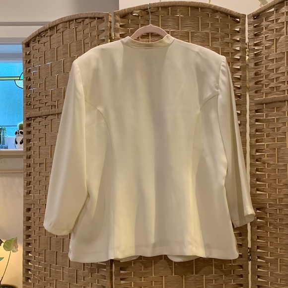 🤍HOST PICK🤍 Vintage 80s white oversized blazer with satin trim details - Picture 8 of 15